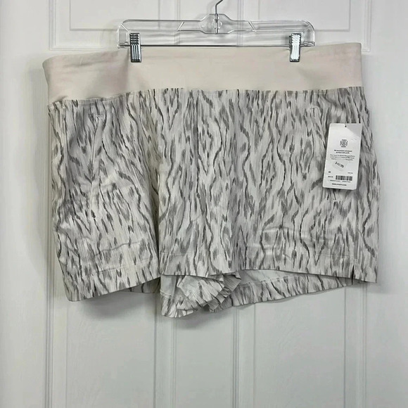 Athleta Trekkie North Off White Lace  Athletic Shorts 22 NWT - Picture 2 of 7